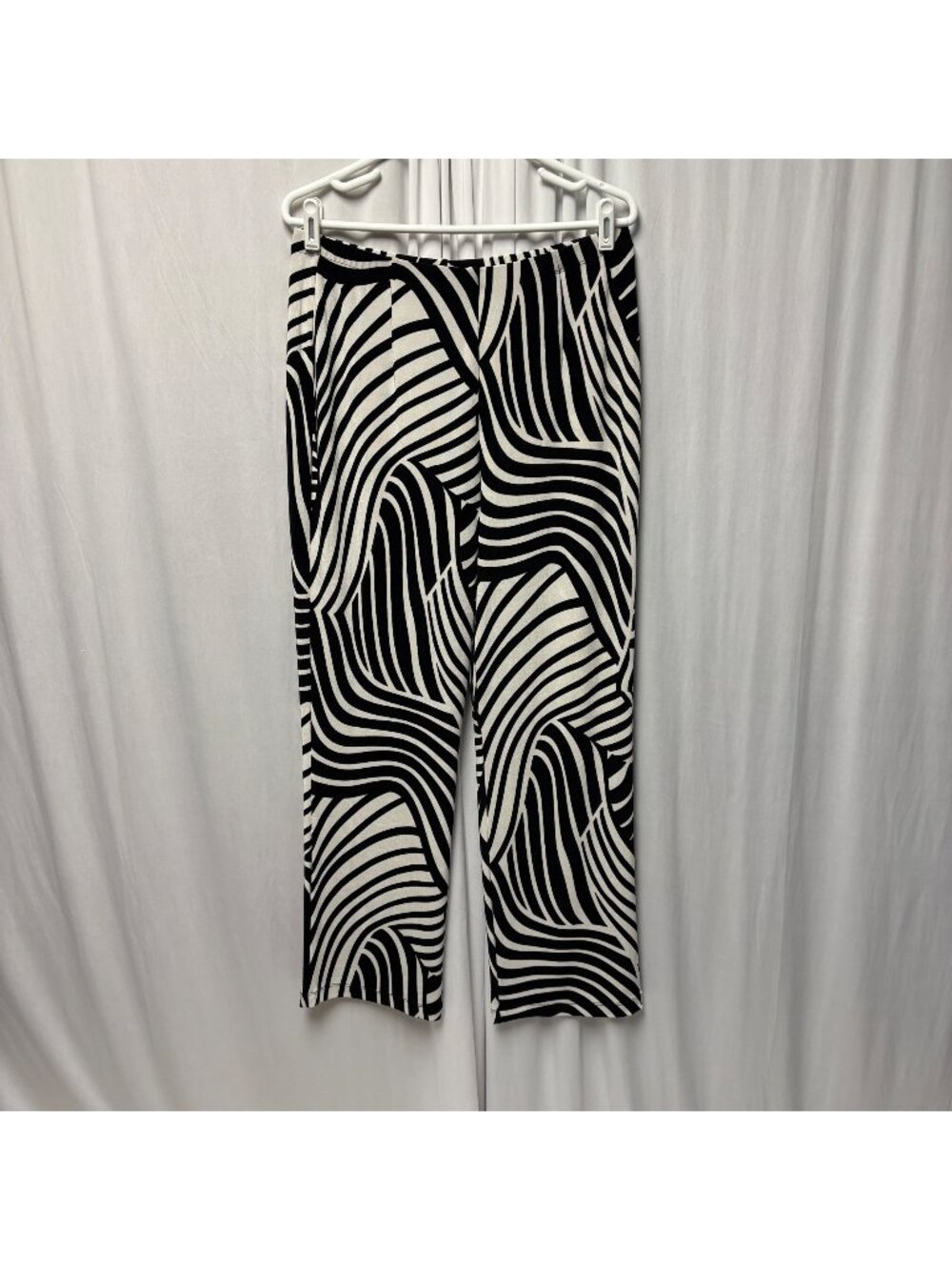 Chicos Travelers Slinky Stretch Pants Womens Sz 2 Large Zebra Print Black White